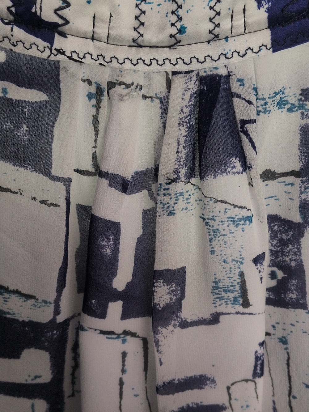 Etcetera White and Navy Printed Round Neck Sleeveless Silk Blouse - Picture 5 of 7